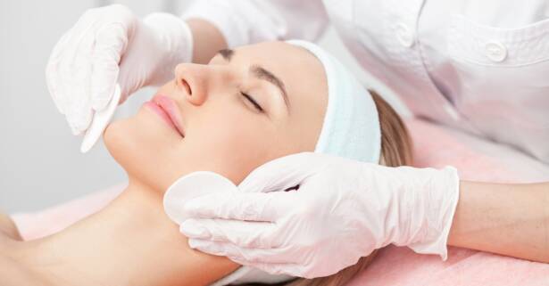 Sesión de limpieza facial