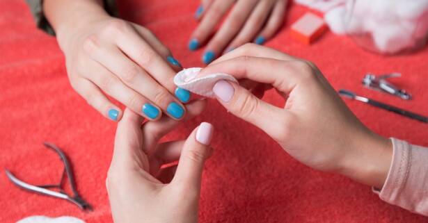 ¡Uñas de ensueño con manicura semipermanente!