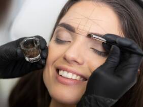 Diseño de cejas con opción a tinte con henna en Cejas Uriel