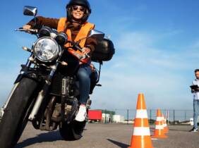 Curso teórico de carnet A1 o A2 en Autoescuela Luxury