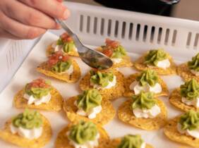 Catering prémium con 120 o 240 piezas con Cocina Gourmet Catering