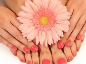 Manicura o pedicura con esmaltado en Raquel Gallardo Estética