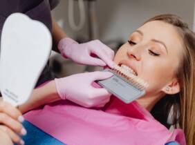 Blanqueamiento led con limpieza bucal en Espai Dental Valencia