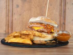 Menú de hamburguesas al carbón para 2 o 4 personas en Dodge Cervecería