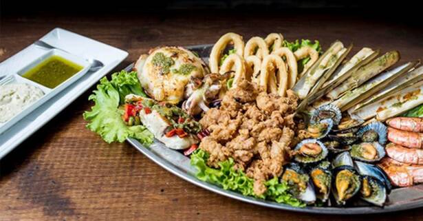 Menú de parrillada de carne o mariscada para 2 en Tasca Las Dehesas