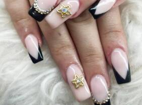 Valencia 1 o 3 sesiones de manicura y/o pedicura semipermanente para 1 persona