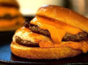 Tenerife Buffet libre de entrantes y burgers para 2 personas con bebida