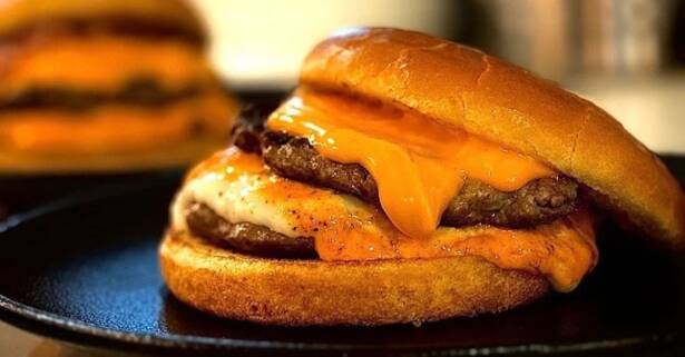 Tenerife Buffet libre de entrantes y burgers para 2 personas con bebida