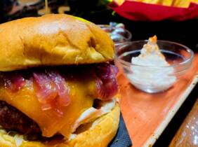 Málaga Menú de burgers y carnes para dos personas