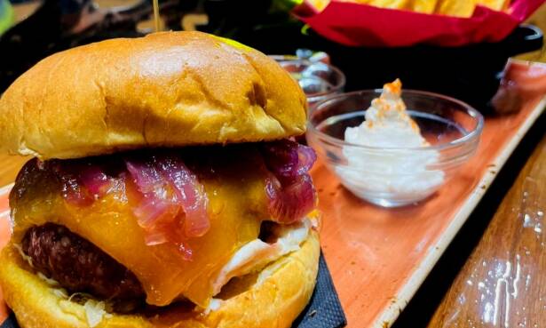 Málaga Menú de burgers y carnes para dos personas