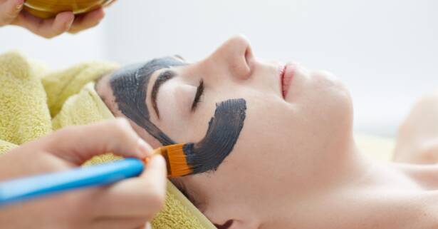 Madrid Tratamiento facial Hollywood peeling con mascarilla de carbón activo
