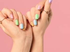 Valencia Manicura y/o pedicura con esmaltado normal o semipermanente