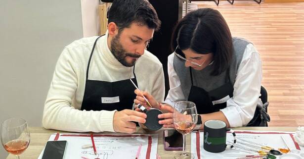 Madrid Taller de pintura en cerámica o velas con barra de libre de vino