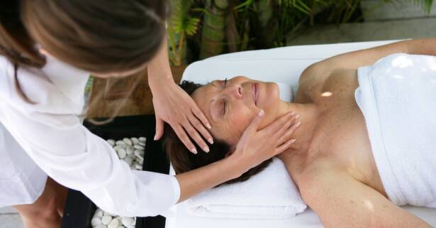 Valencia Limpieza facial y peeling físico con mascarilla en Mamen Nails