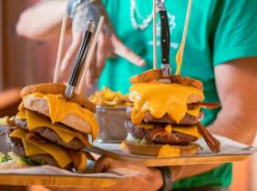 Las Palmas Lanzamiento de hacha y menú de hamburguesa para 2 o 4