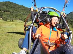 Zaragoza Vuelo en parapente a motor con piloto titulado para 1 o 2 personas