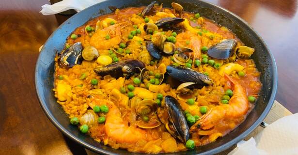 Granada ¡Saborea un menú de platos tradicionales con vistas a toda Granada!