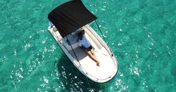Murcia Alquiler de barco sin titulación durante 4 horas para hasta 8 personas