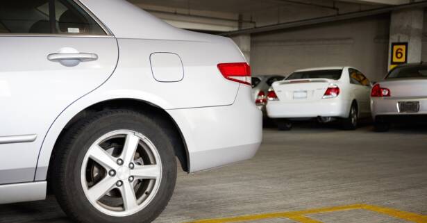 Madrid ¡Estacionamiento en el aeropuerto con recogida y entrega de coche!