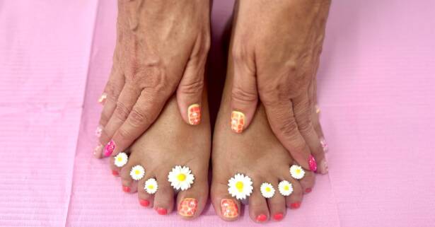 Las Palmas Manicura o pedicura semipermanente y opción a refuerzo para 1 persona