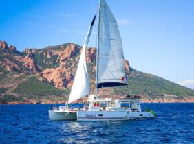 Alicante Paseo en catamarán con baño en alta mar y bebida para niño o adulto