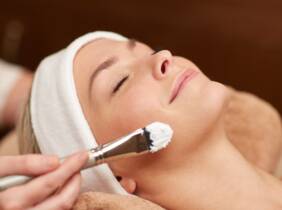 Madrid Renueva la piel de tu rostro: limpieza o hidrolimpieza facial para 1