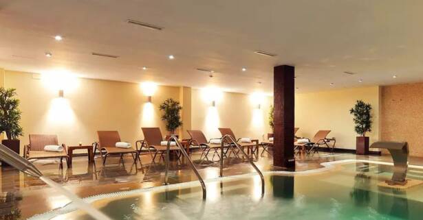 Cádiz Acceso a spa para 2 con copa de cava y opción a buffet y masaje