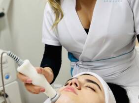 Alicante Limpieza facial profunda con exfoliación y tratamiento especializado
