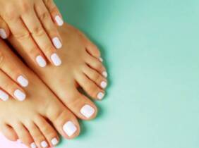 Granada 1 o 3 sesiones de pedicura con esmaltado normal o semipermanente