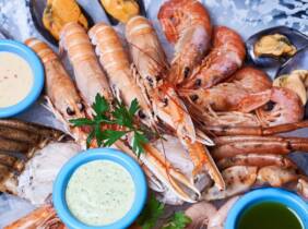 Málaga Menú de mariscada para dos con botella de vino en el centro de Málaga
