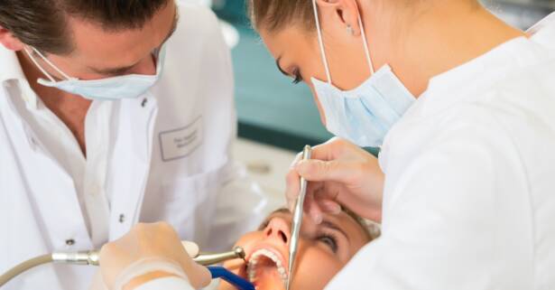 Valencia Higiene bucal con opción a empaste en Clínica Dental y Salud Valencia