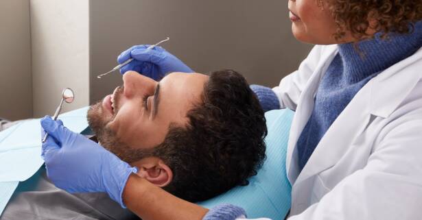 Valencia Deslumbra con tu sonrisa: implante dental de titanio y limpieza bucal