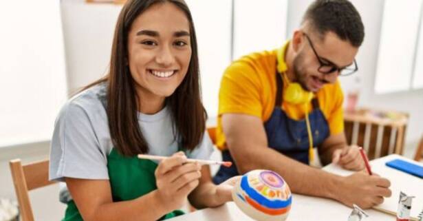 Barcelona ¡Taller de pintura en cerámica con bebidas para 1 o 2 personas!