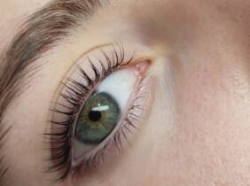 Madrid Pestañas de en sueño con opción a depilación de cejas con hilo