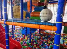 Madrid Diversión para los peques: acceso a parque de bolas para hasta 4 niños