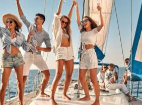 Barcelona 2 o 3 horas de paseo privado en velero de 2 a 7 personas
