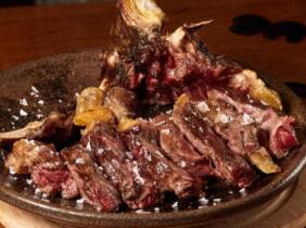 Málaga Menú de chuletón de 1 kg de Frisona o Simmental con vino para 2