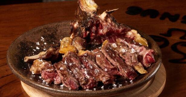 Málaga Menú de chuletón de 1 kg de Frisona o Simmental con vino para 2