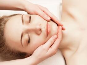 A Coruña Peeling facial Hollywood peel con mascarilla de carbón activo y láser