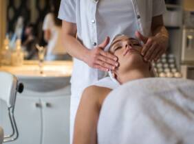 Valencia Limpieza facial profunda y tratamientos antiedad
