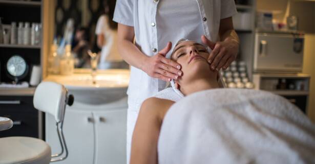 Valencia Limpieza facial profunda y tratamientos antiedad