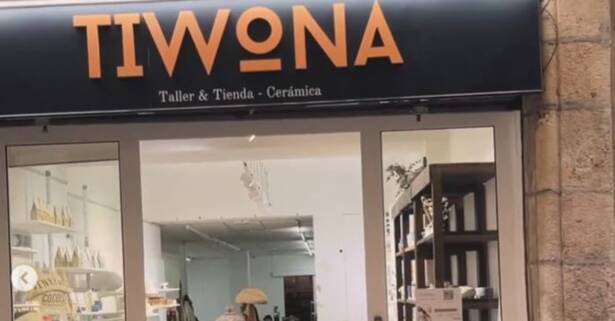 Barcelona Taller de cerámica de 2 h con barra libre de vino para 1 o 2 personas