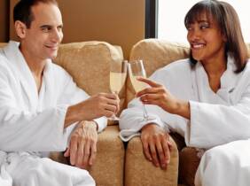 Madrid Hidromasaje privado con comida o cena para 2 con cava y bombones