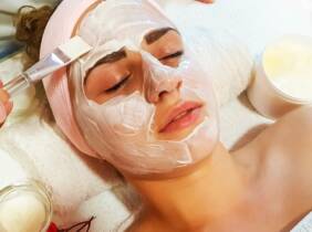 Alicante Limpieza facial completa en Rocío Martínez Centro De Estética
