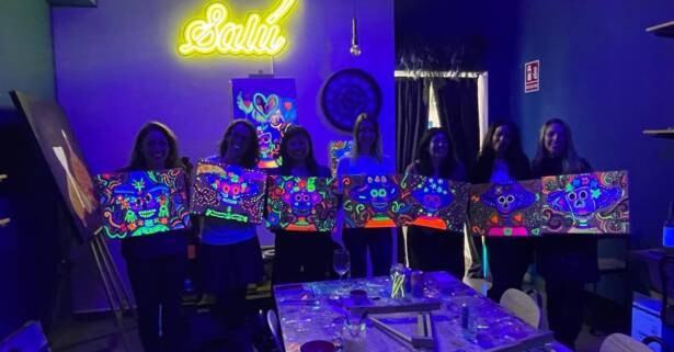 Valencia Taller de pintura de 2 h con picoteo y vino ilimitado para 1 o 2 pax.