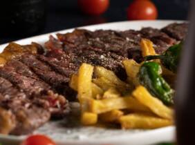 Madrid Menú de parrillada o chuletón para 2 o 4 personas con postre y bebida