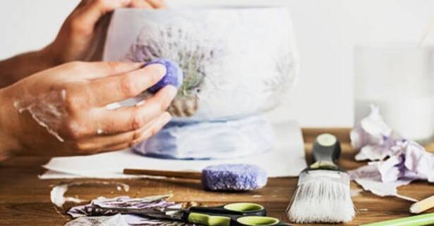 Málaga Taller de Decoupage con vino y aperitivo para 1 o 2 personas