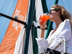 Barcelona Paseo en barco de madera con snacks y bebidas para 1 o 2 personas