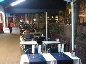 Barcelona Sabores mediterráneos en restaurante con terraza en pleno Eixample