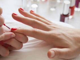 Madrid 1 sesión de manicura y/o pedicura con esmaltado semipermanente
